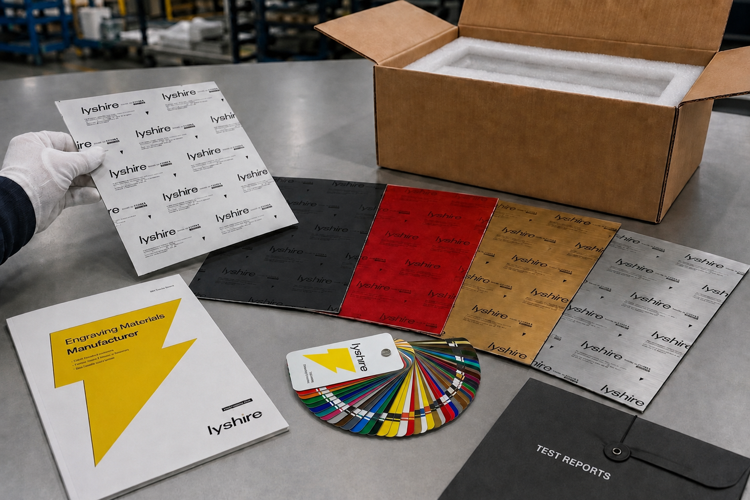 Gli acquirenti professionisti possono ottenere campioni di plastica per incisione gratuiti da LYSHIRE?