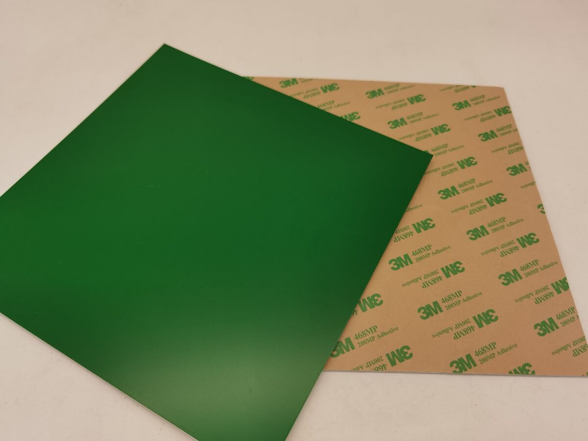 Plastica per incisione con retro adesivo: cosa dovrebbero controllare gli acquirenti prima di ordinare